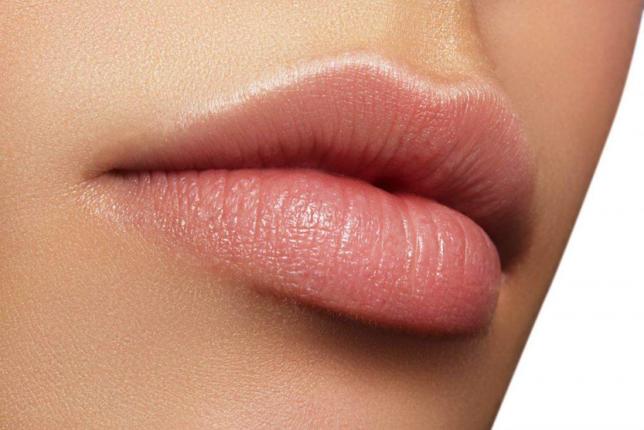 Filler acido ialuronico contorno labbra