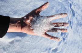 Riconoscere la dermatite (eczema) da freddo e curarla