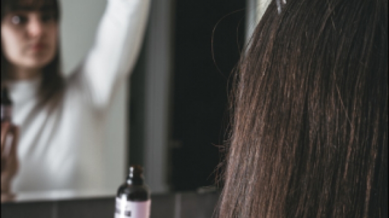 immagine 10 di Quando e perché cadono i capelli